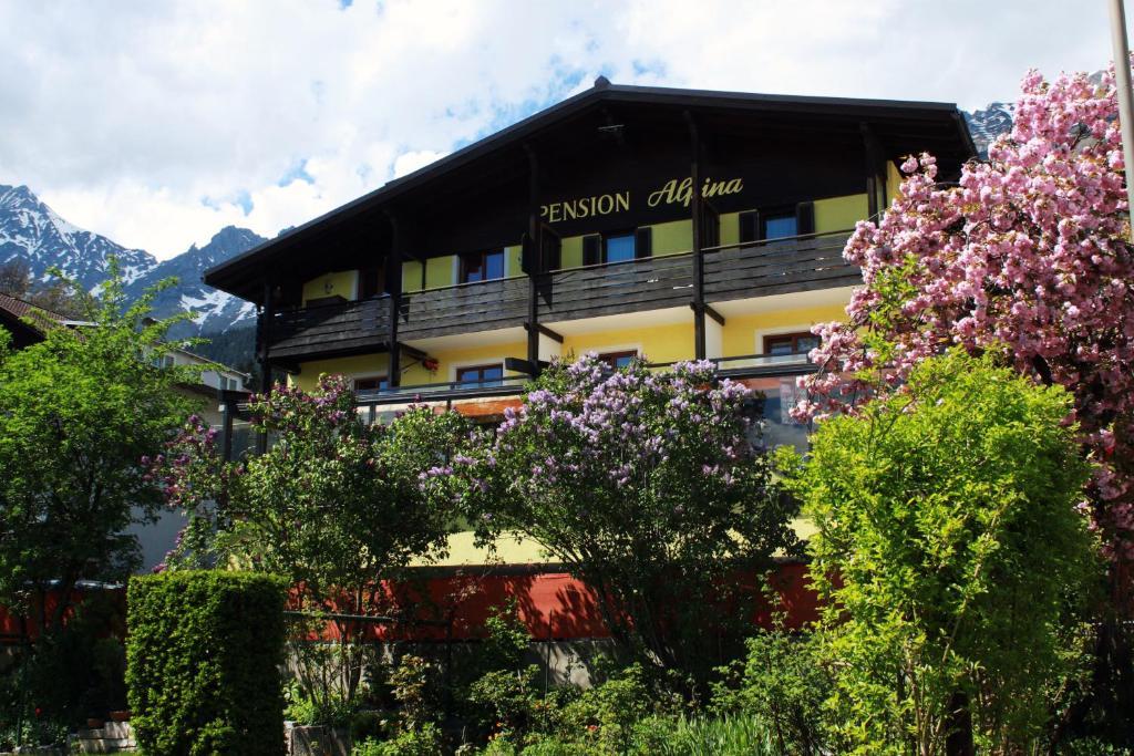 Cafe Pension Alpina Innsbruck Exterior photo